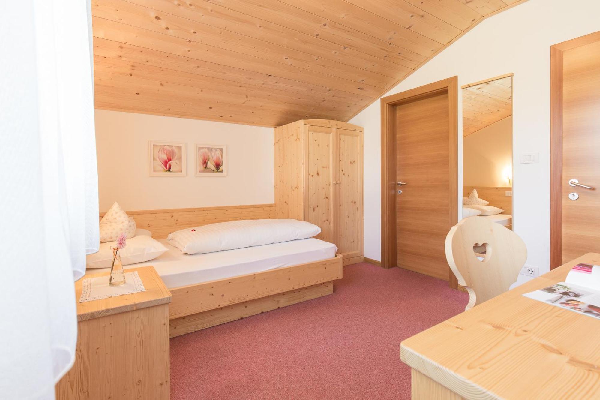 Tirolerhof Pension Natz-Schabs Rum bild